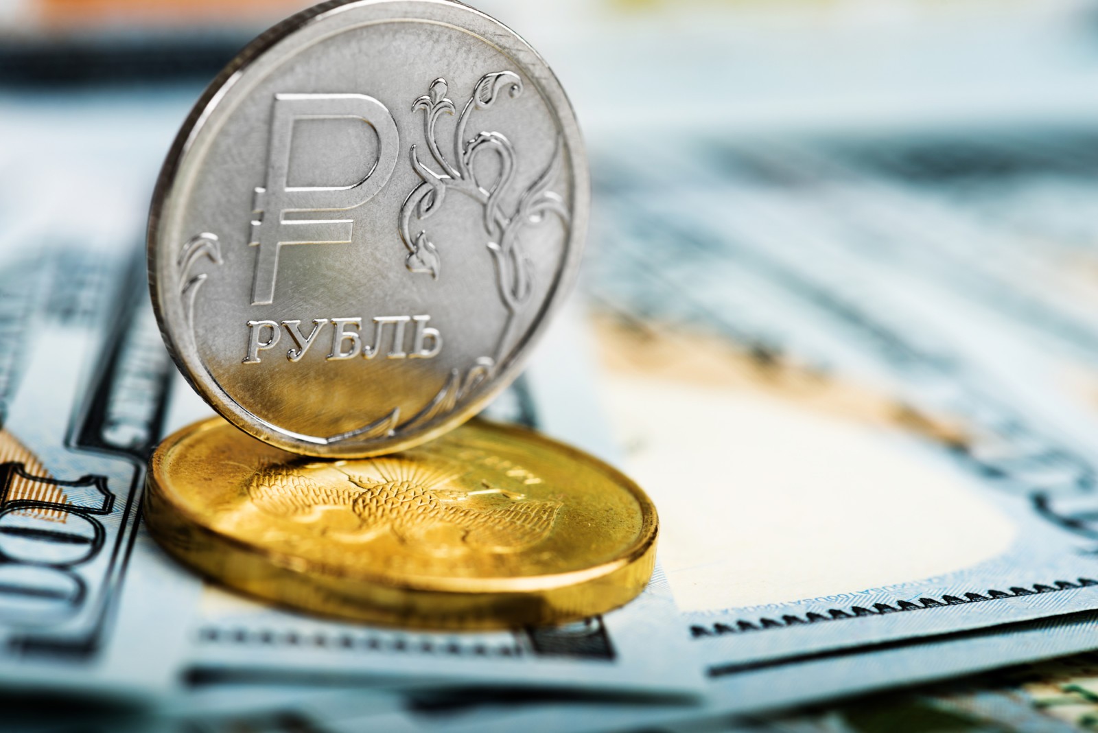 Что происходит с рублем